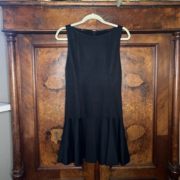 NWT Alice + Olivia- Black Dress. Size 8 - Picture 1 of 9